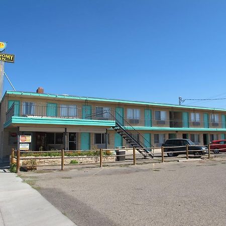 Economy Inn 安大略 外观 照片
