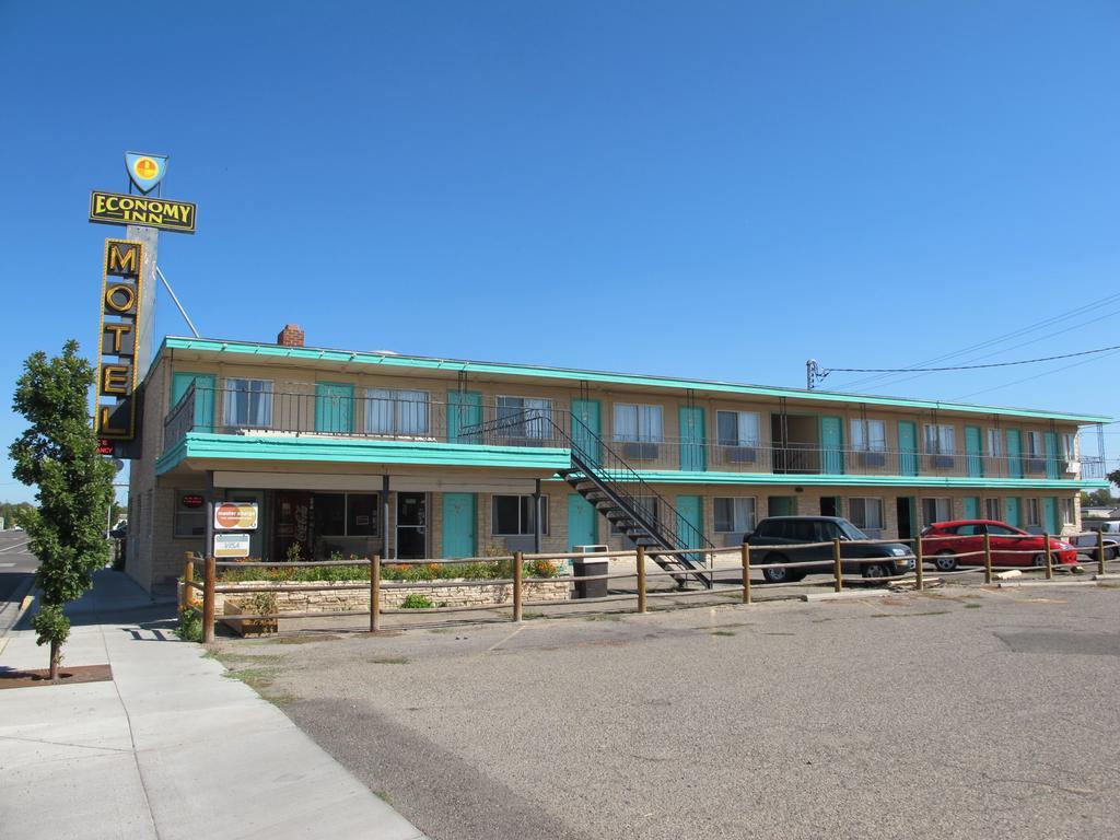 Economy Inn 安大略 外观 照片