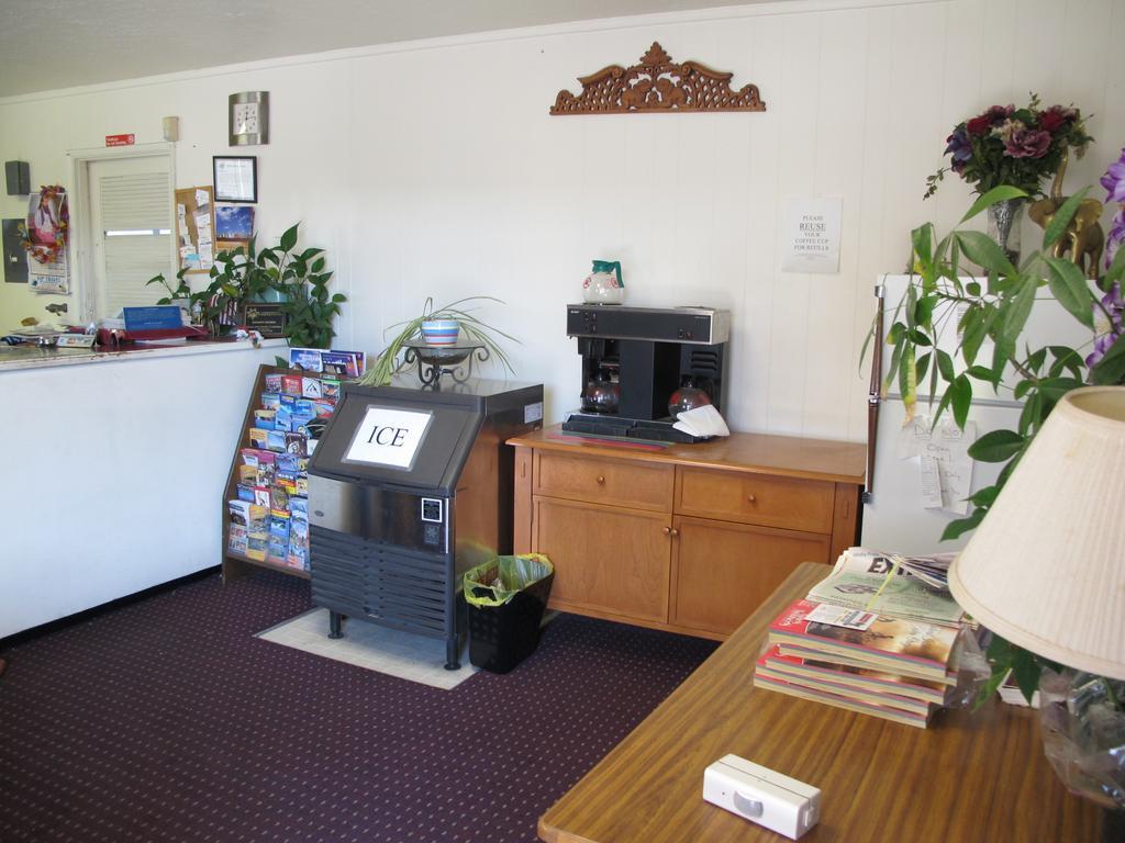 Economy Inn 安大略 外观 照片