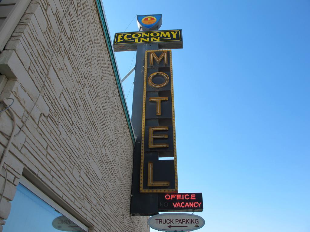 Economy Inn 安大略 外观 照片