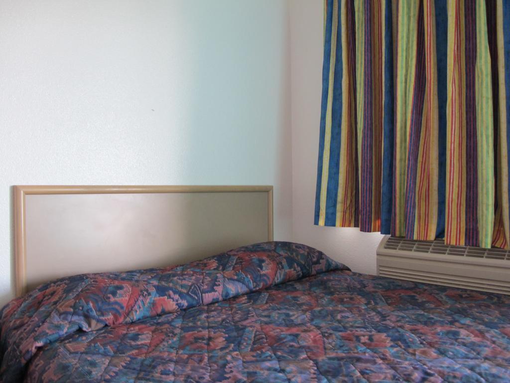 Economy Inn 安大略 客房 照片